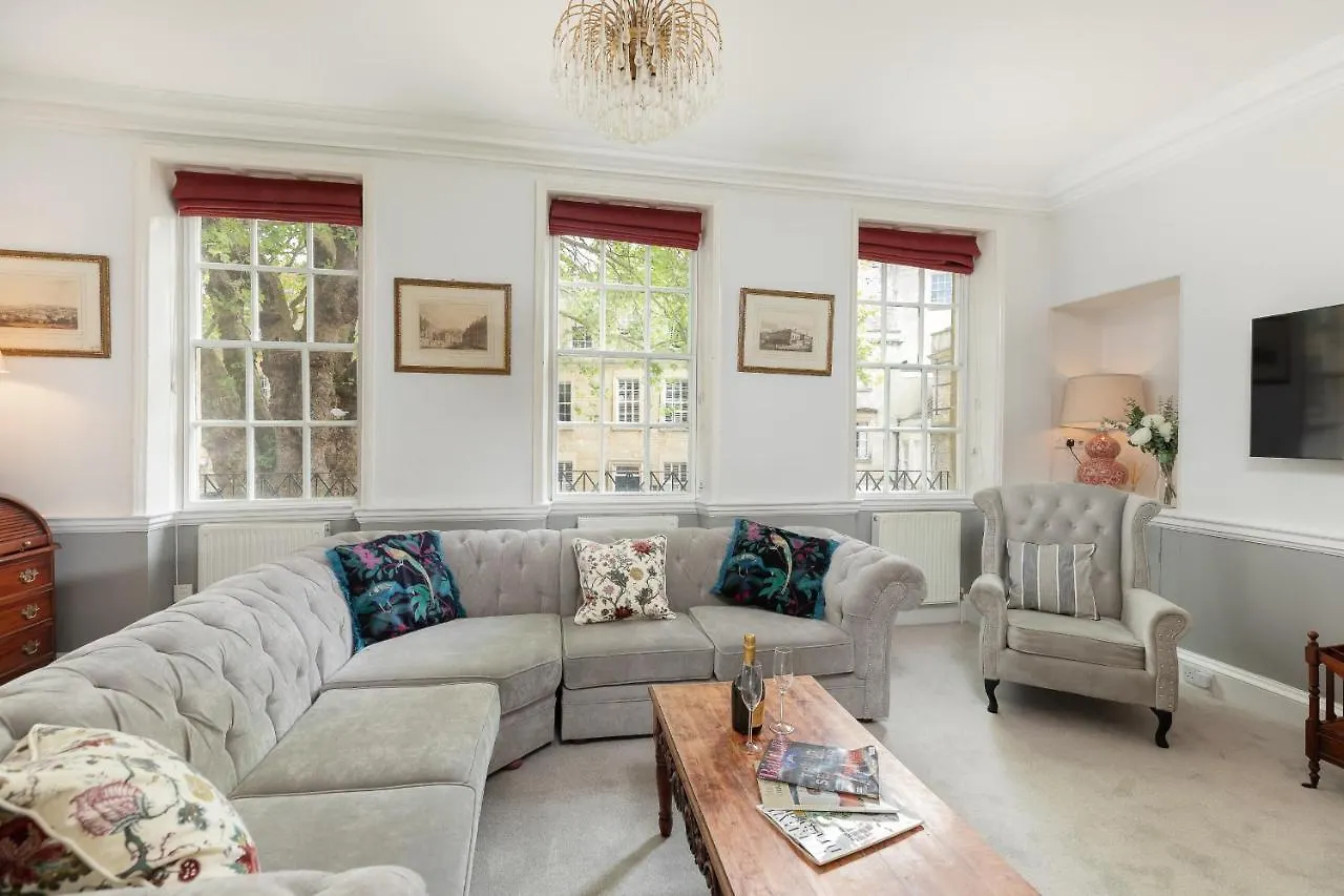 6 Bedroom City Centre Georgian Town House - Abbey & Baths-2 Min Walk United Kingdom