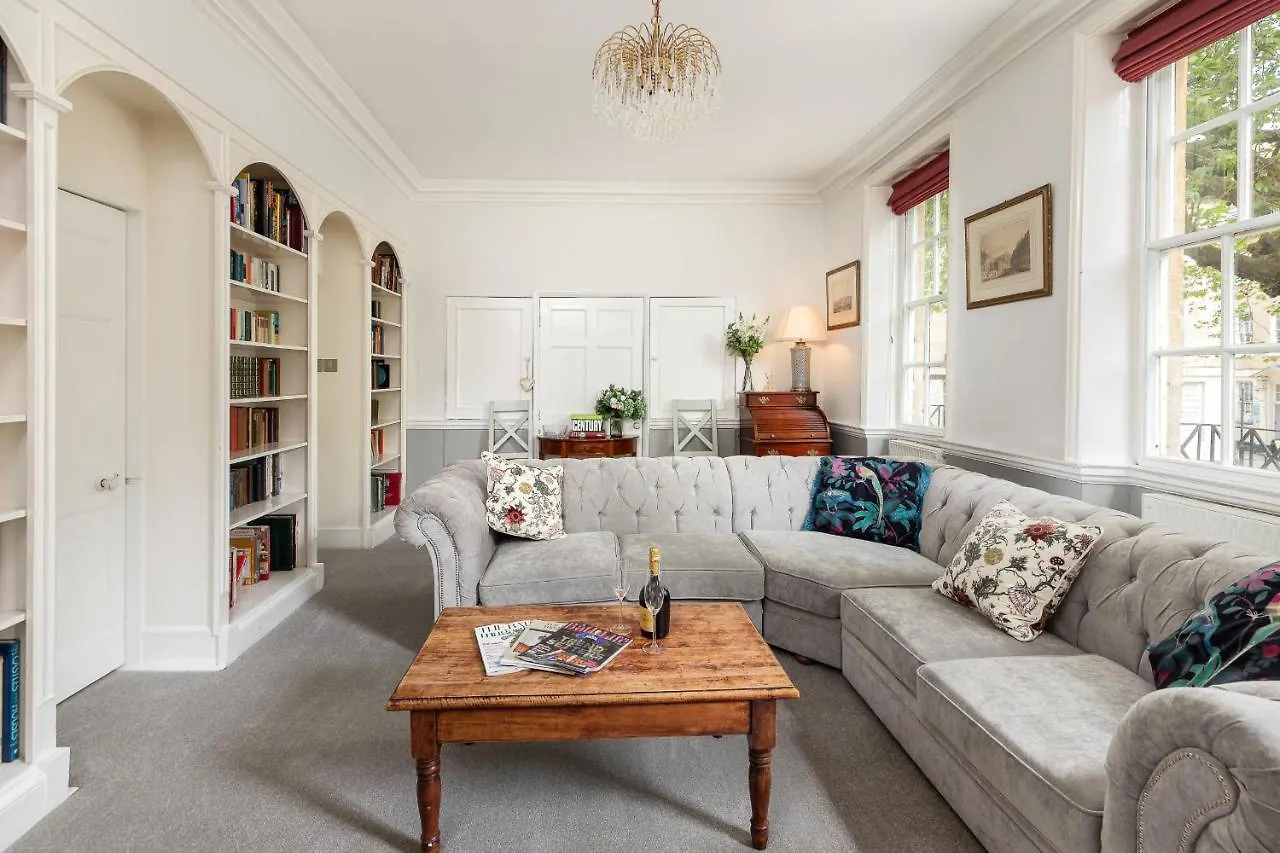 6 Bedroom City Centre Georgian Town House - Abbey & Baths-2 Min Walk United Kingdom