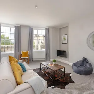 Georgian 2 Bed With 3 Bathrooms And Parking Apartment
