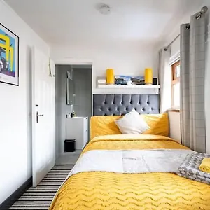 Elegant And Cosy Private Homestay Belfast