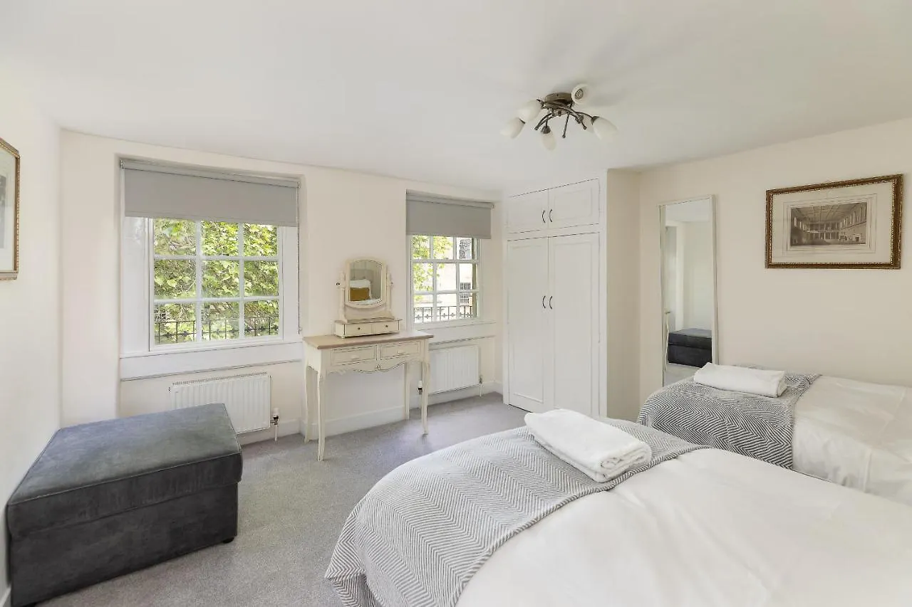6 Bedroom City Centre Georgian Town House - Abbey & Baths-2 Min Walk United Kingdom