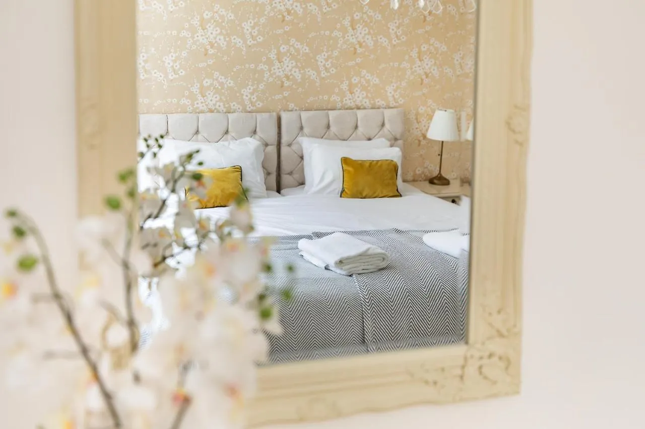 6 Bedroom City Centre Georgian Town House - Abbey & Baths-2 Min Walk 0*, Bath