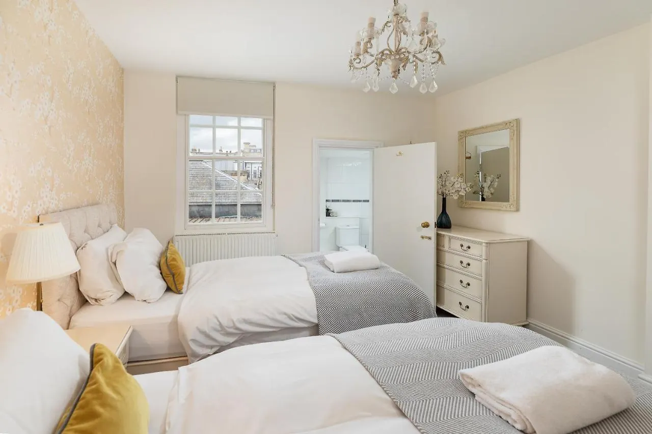 Apartment 6 Bedroom City Centre Georgian Town House - Abbey & Baths-2 Min Walk