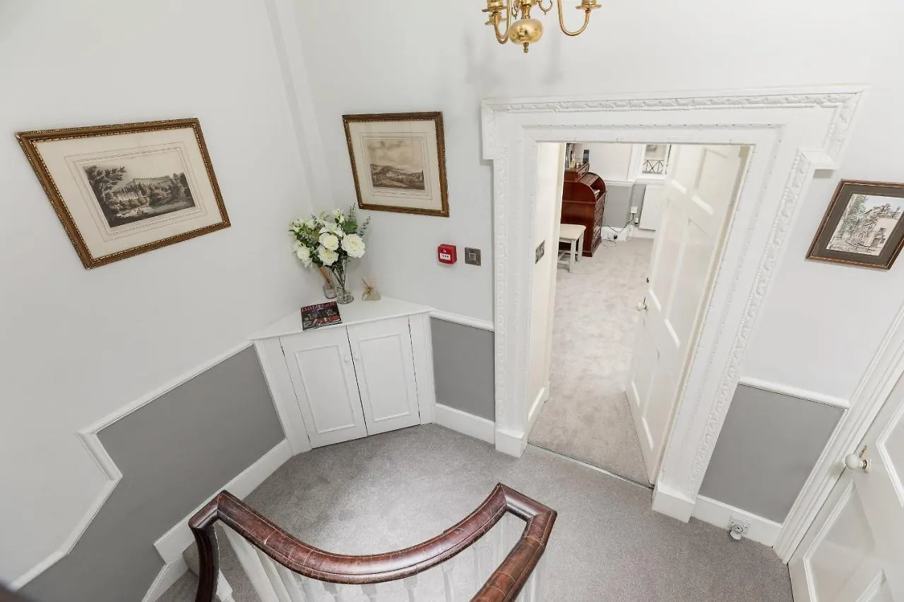 6 Bedroom City Centre Georgian Town House - Abbey & Baths-2 Min Walk